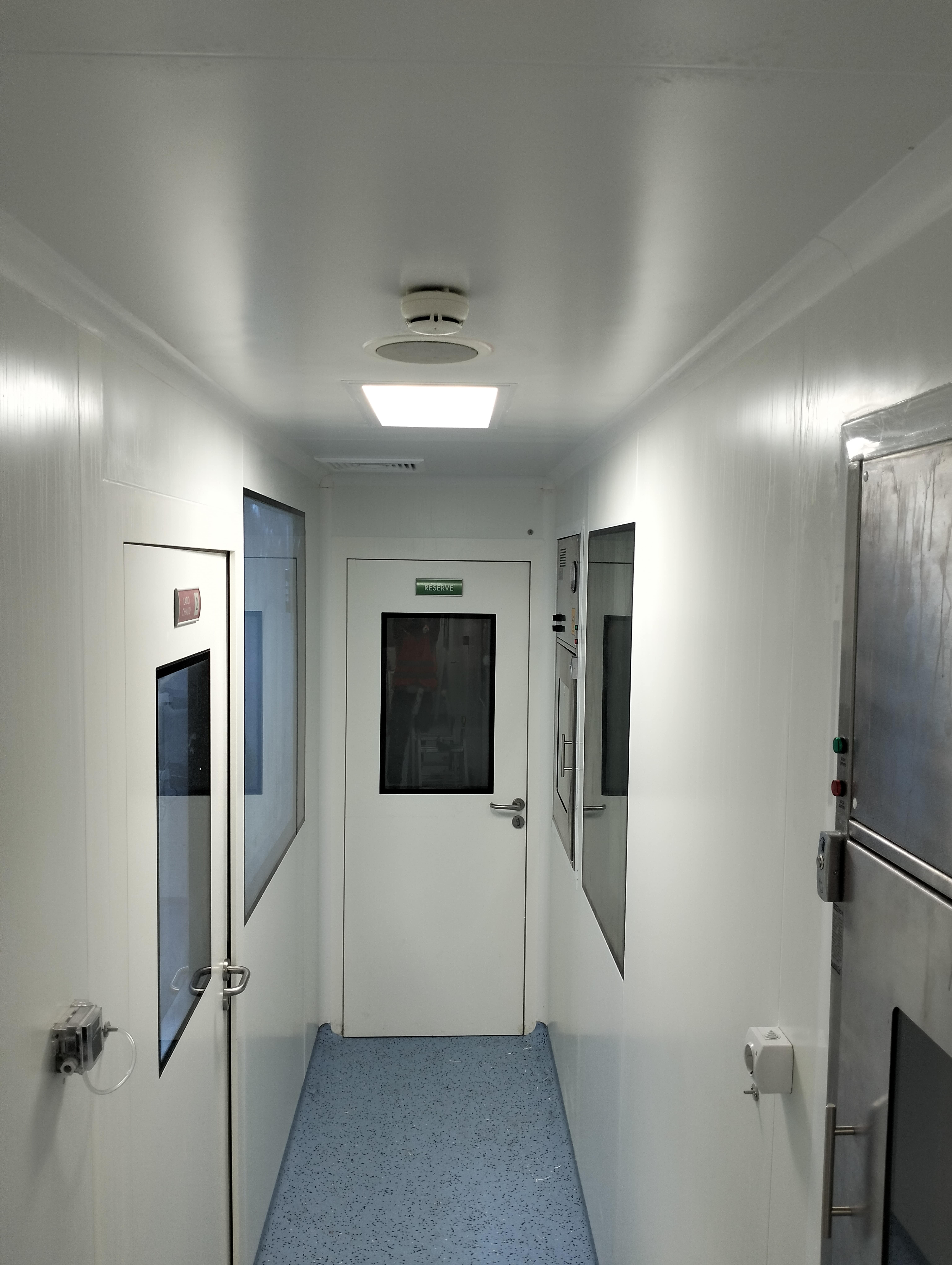 Remise en état d'une salle blanche existante